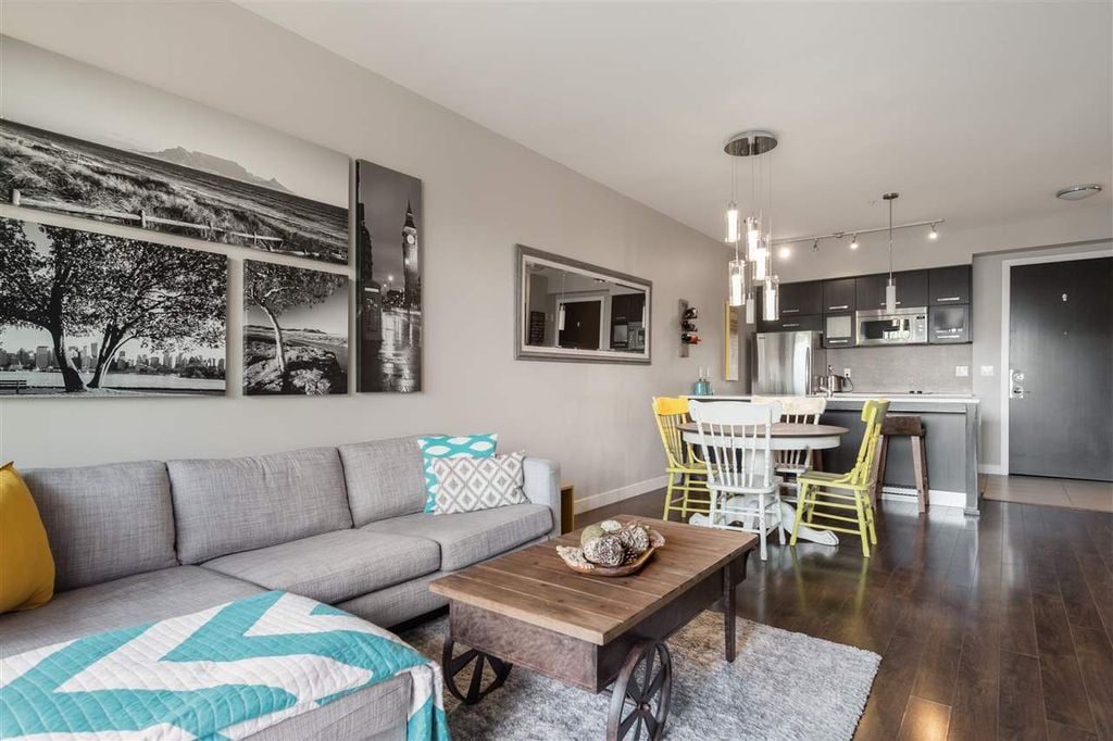 3333 Main St, #208
