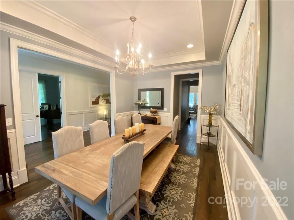 709 Woodcliff Ct