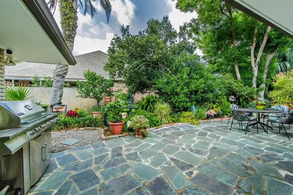 600 Hollygrove Ave