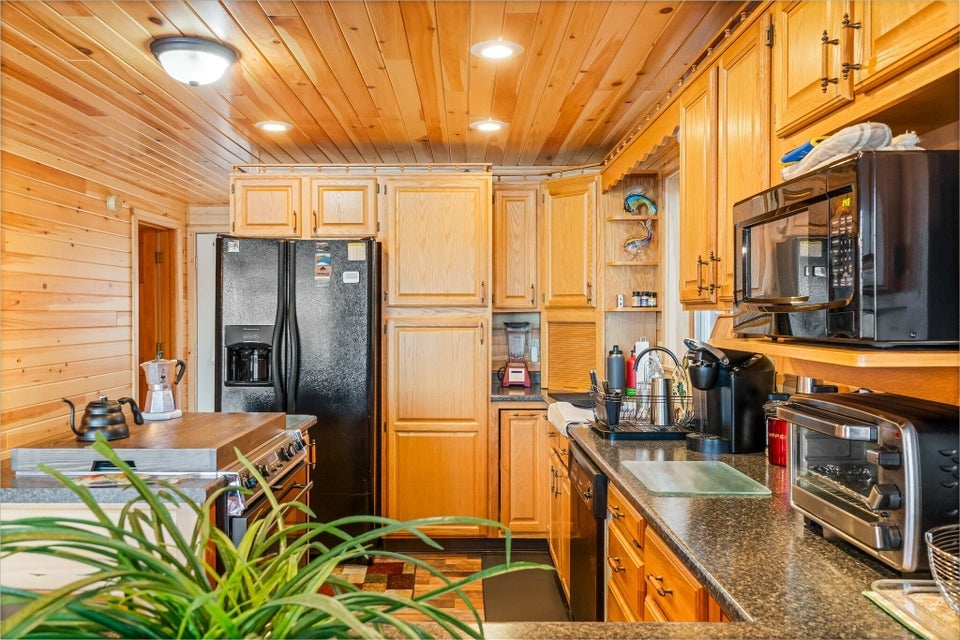 36 Worcester Way Lincoln, ME 04457