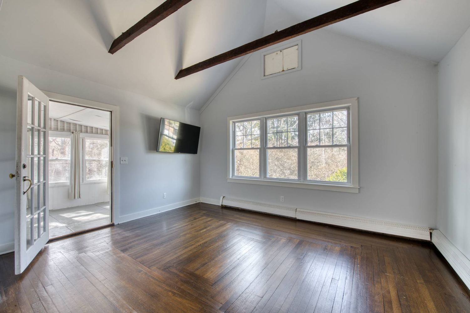 Charming Southampton Cottage Near Little Fresh Pond