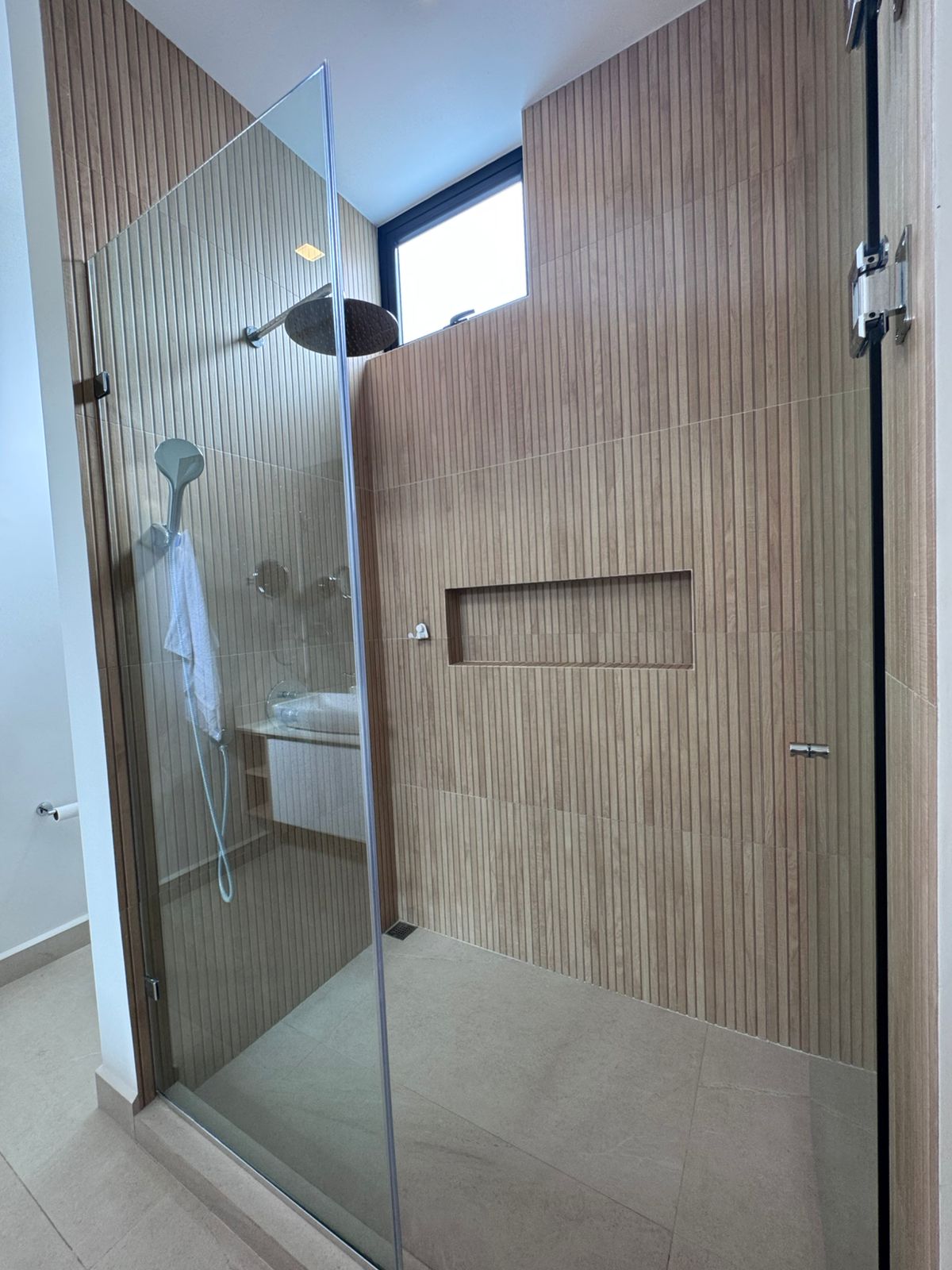 Turnkey Tropical-Modern 4BR Villa with Private Pool in Prestigious Hacienda Pinilla