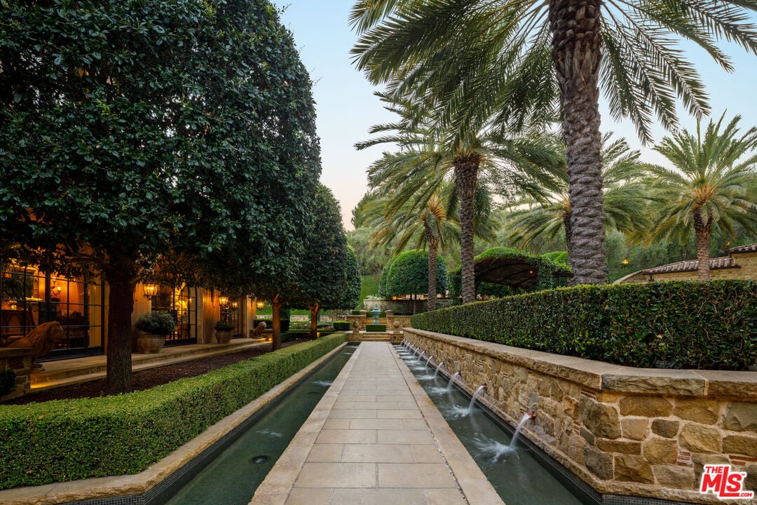 38 Beverly Park Cir