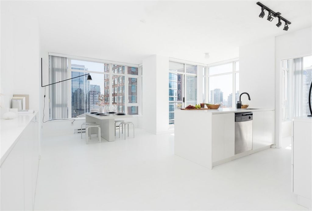 480 Robson St, #1405