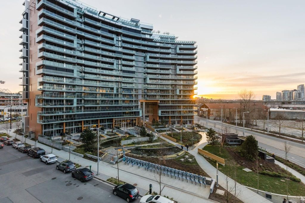1708 Columbia St, #405