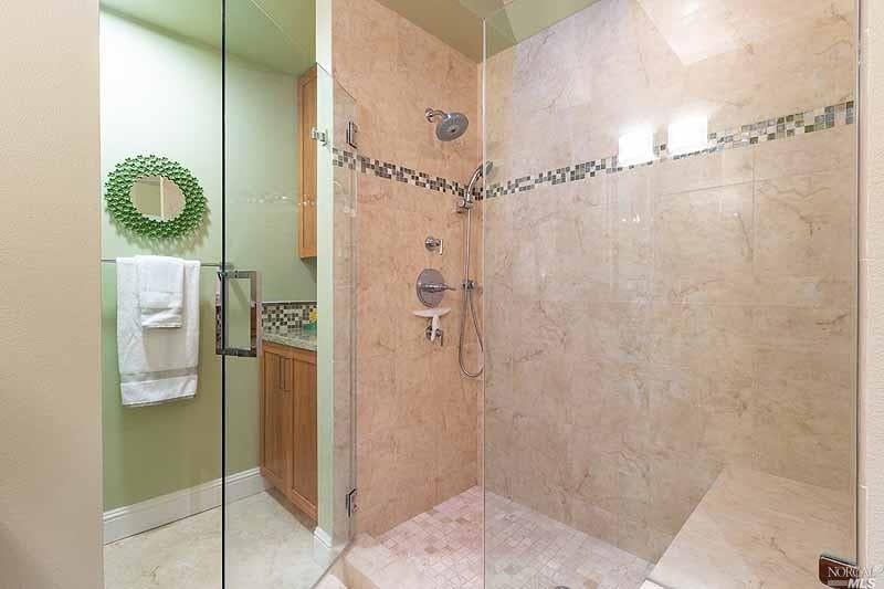 22 Creekside Ct