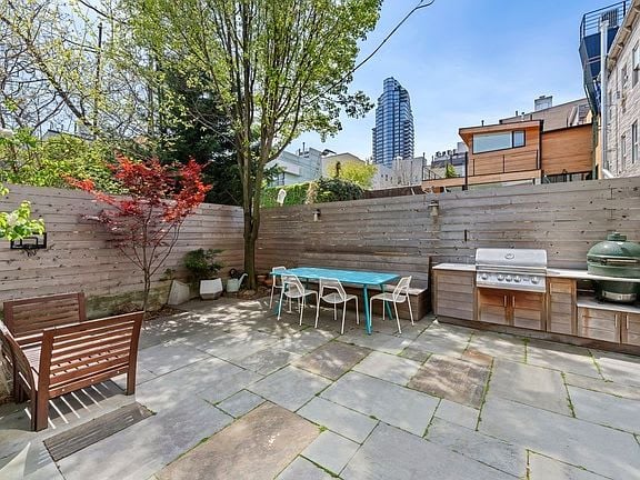 82 Green St Unit: 1