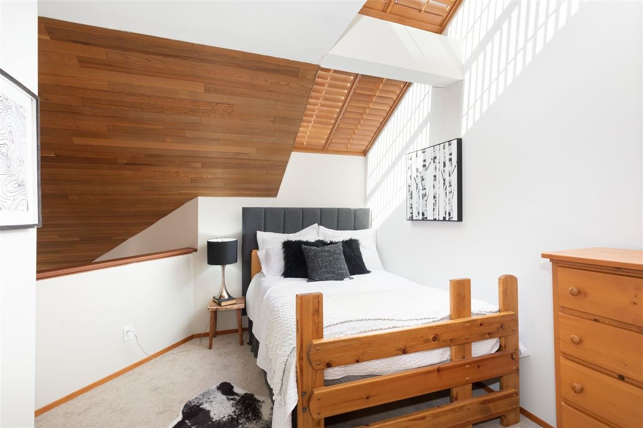 6-2238 Gondola Wy