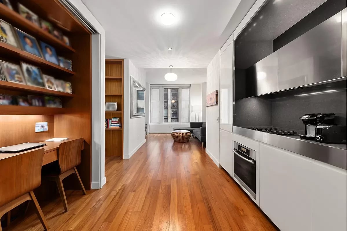 15 William St, #8G