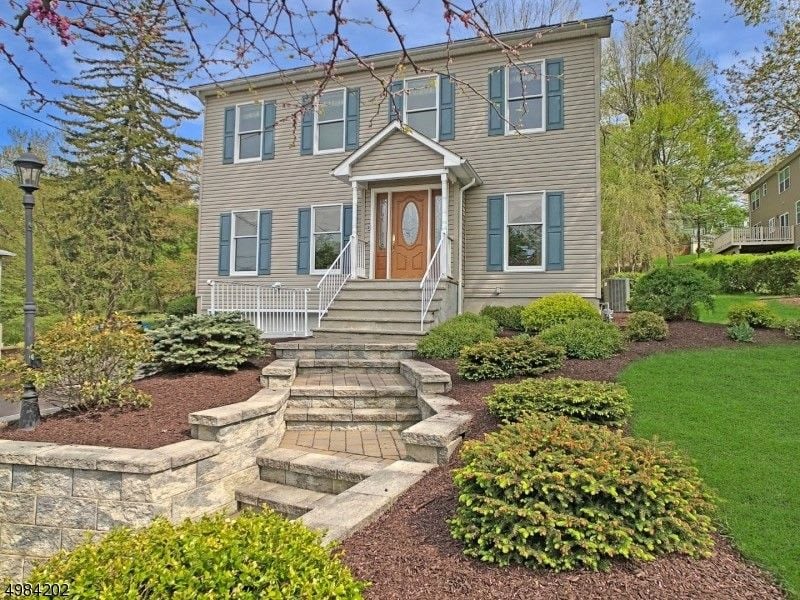 212 W Chrystal St