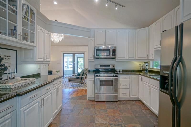 513 SW 10th St