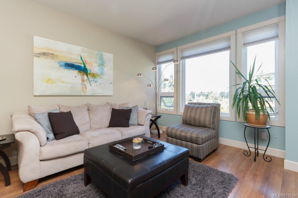 204-3220 Jacklin Rd