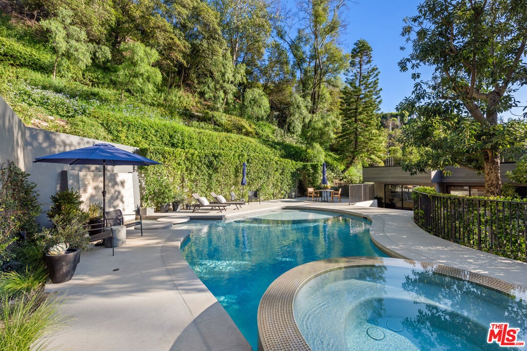 Luxe Oasis