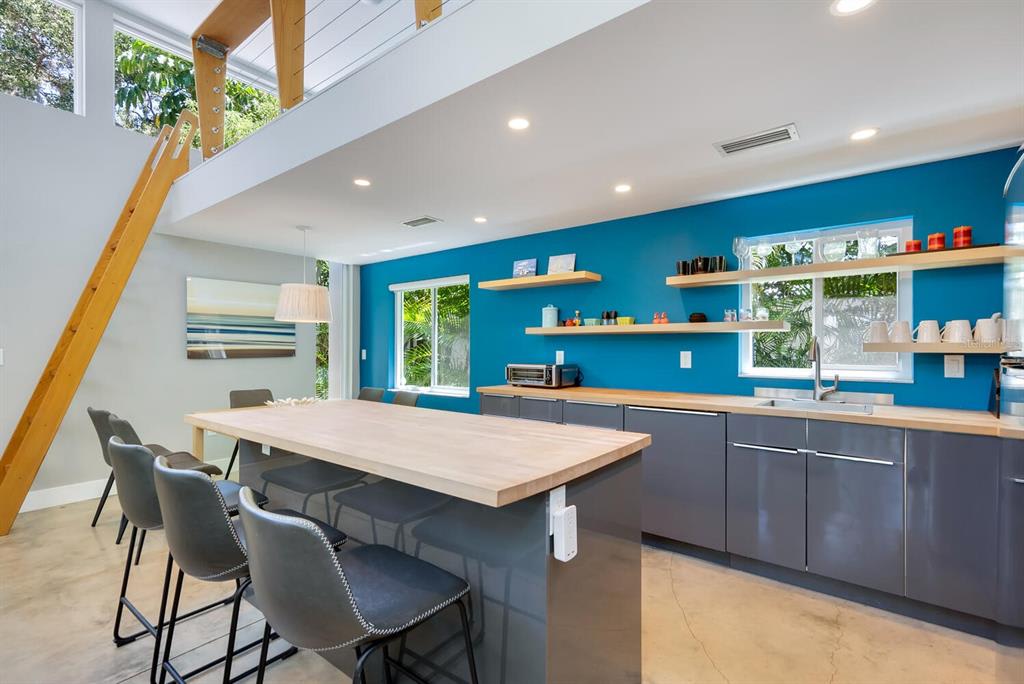 1734 Bahia Vista St