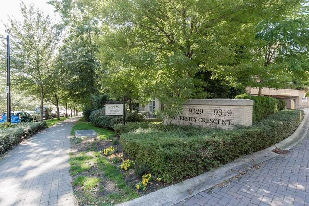 9339 University Cres, #520