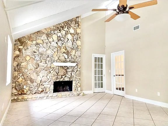 102 Valencia Loop