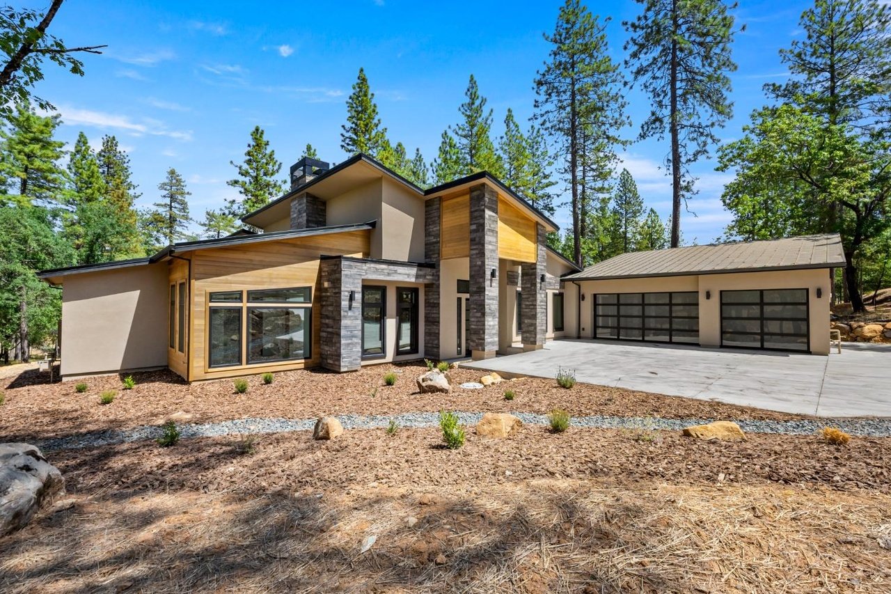 1318 Shady Tree Ln