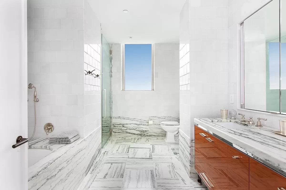 45 East 22nd Street, 34B