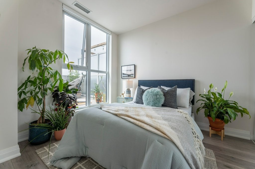 807-2301 Danforth Ave