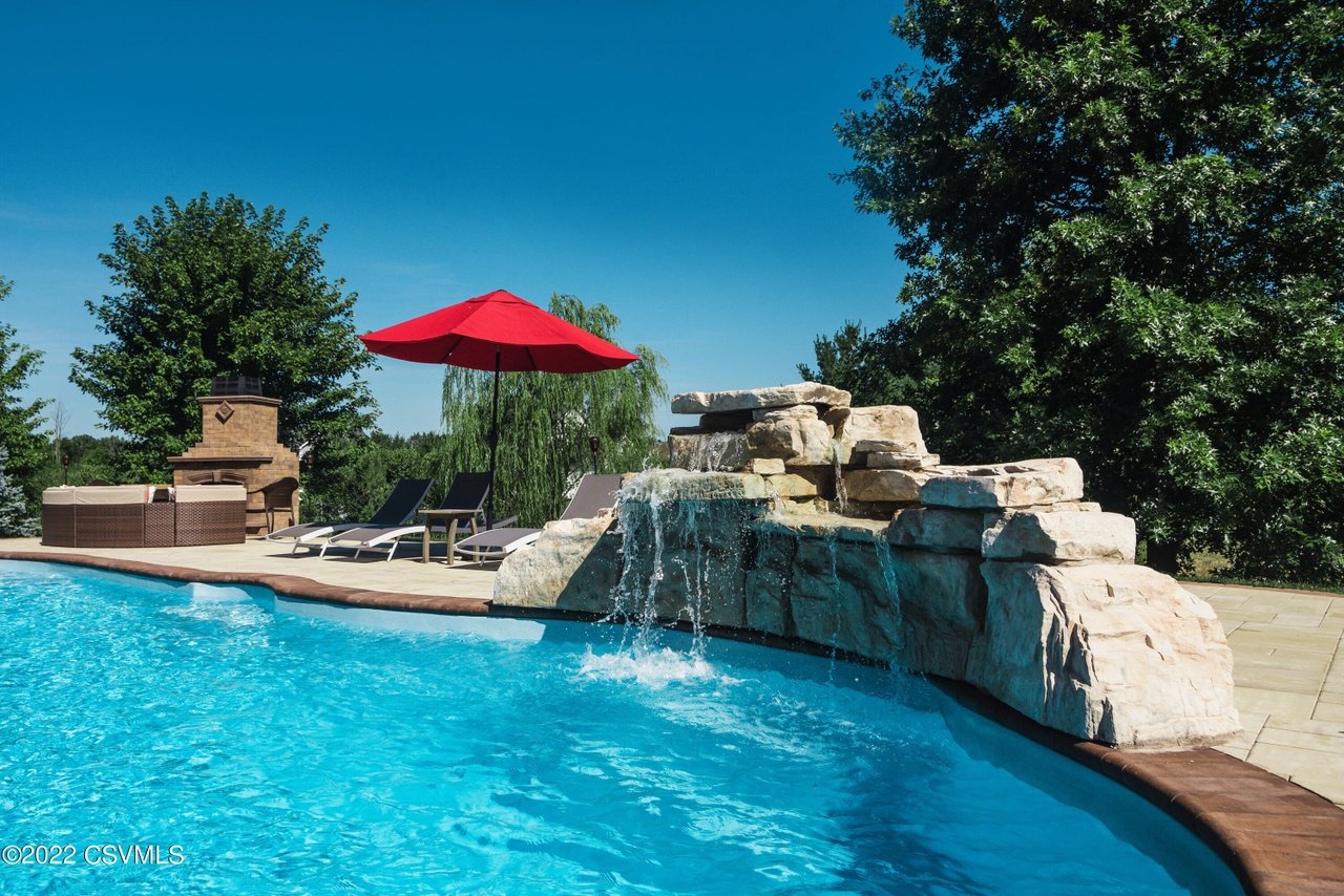 220 Sunnyside Dr