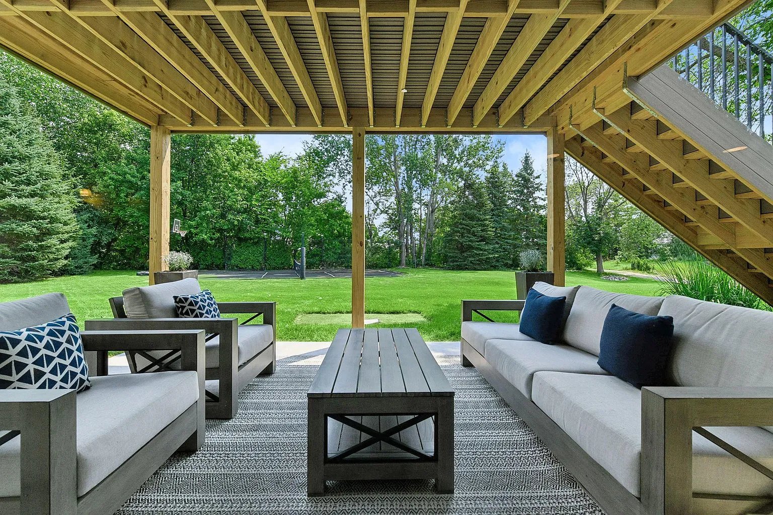 Stunning 2-Story in Springfield Community