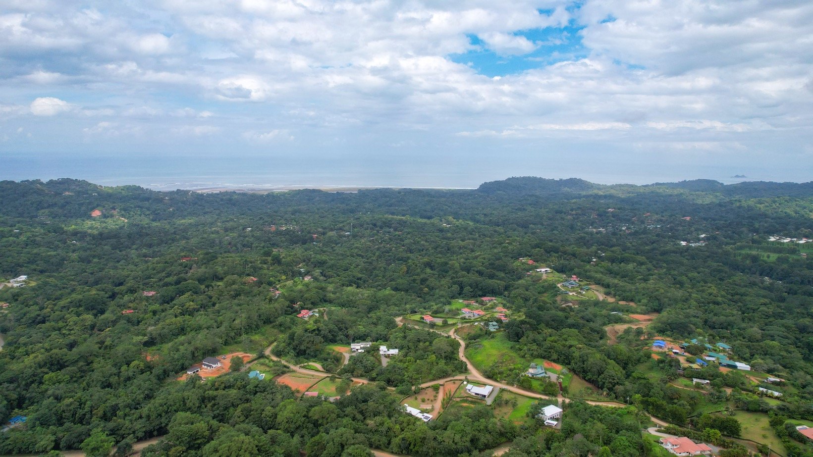Private Modern Home in Ojochal, Costa Rica with Heated Saltwater Pool & Solar Backup