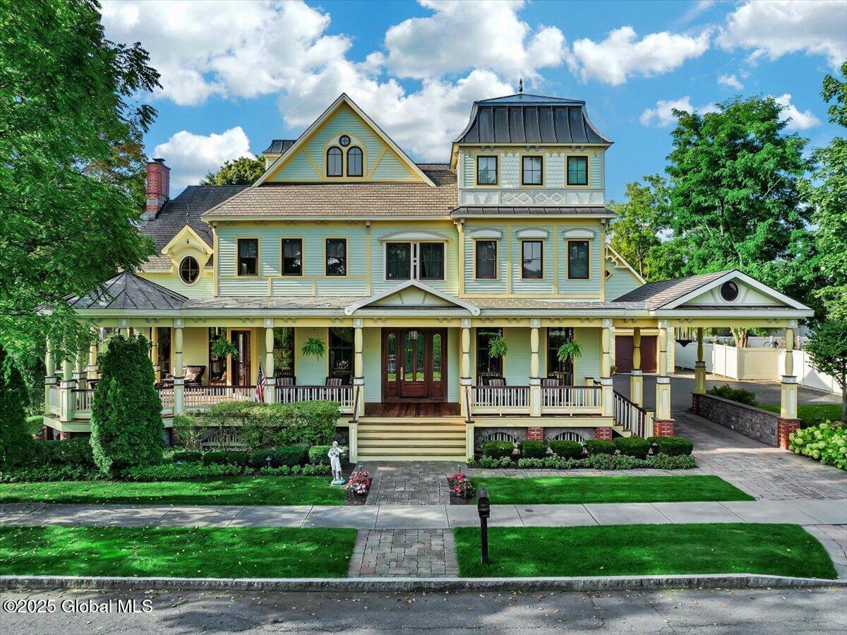 What Is It Like to Live in Saratoga Springs