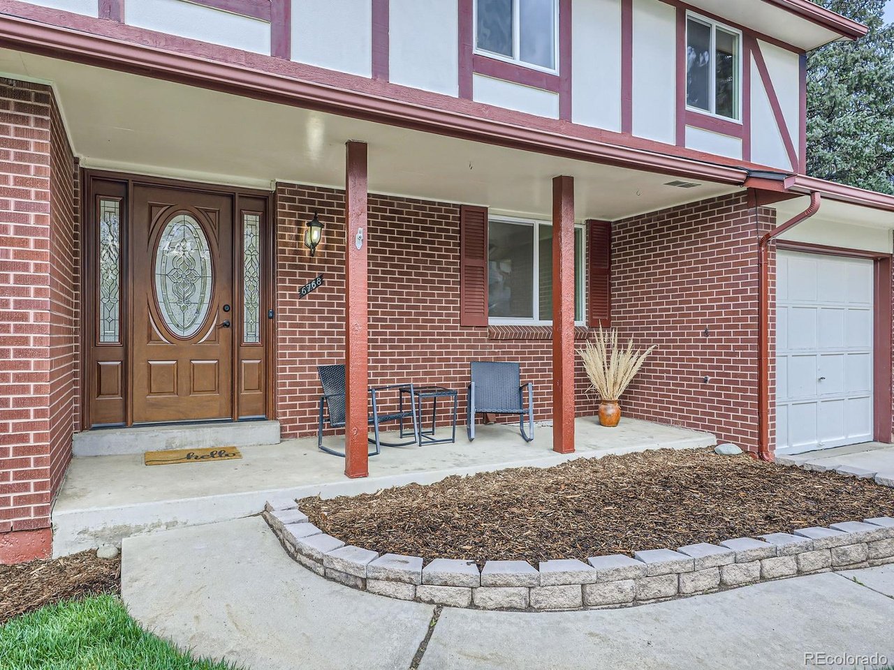 6768 Vivian St
