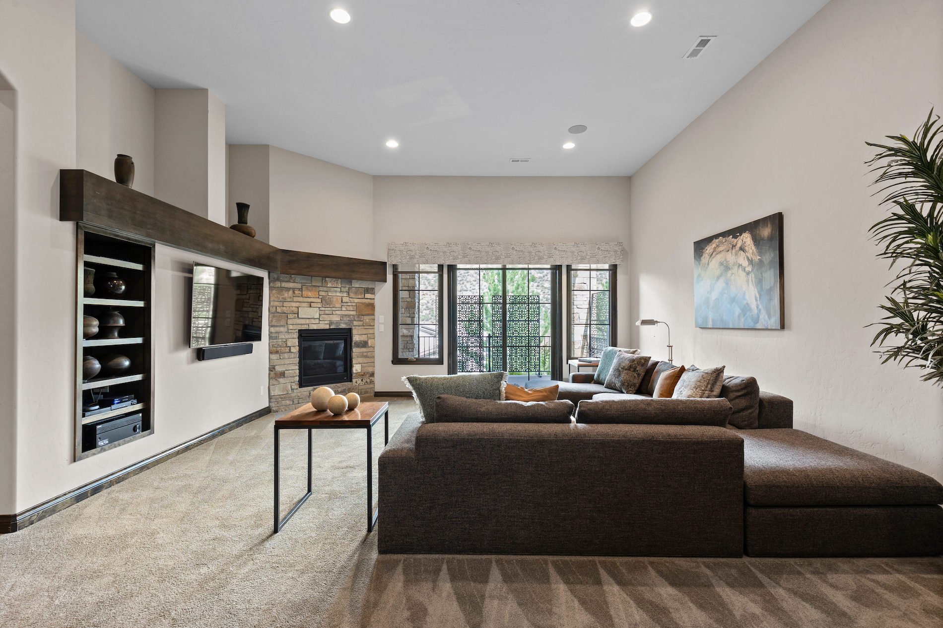 8122 Raphael Lane