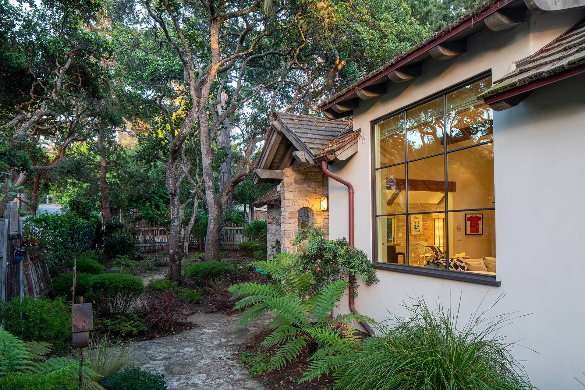 Immaculate by the Sea - Monte Verde & 13th SW Corner