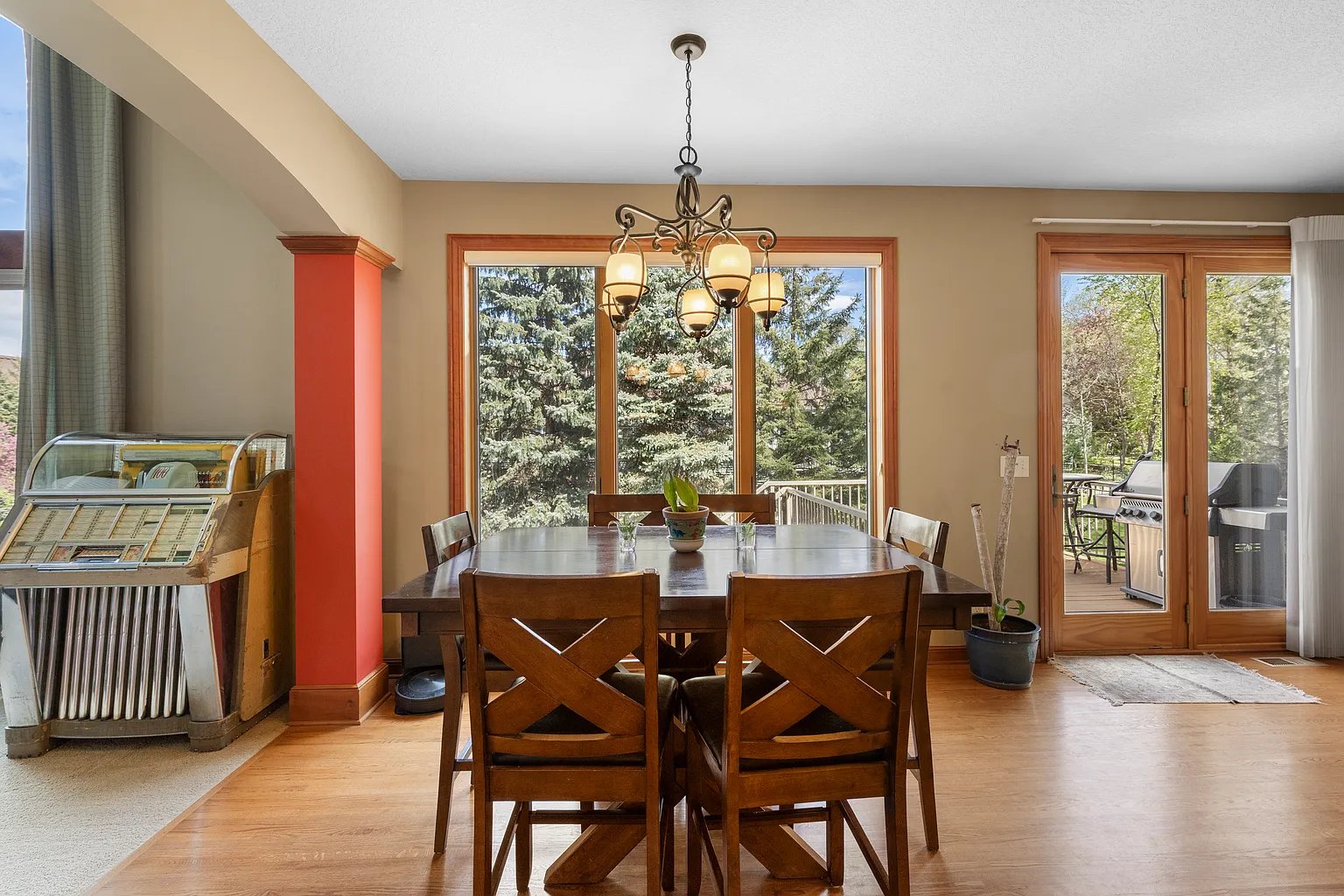 Hanson-Built Model Home on Quiet Cul-De-Sac