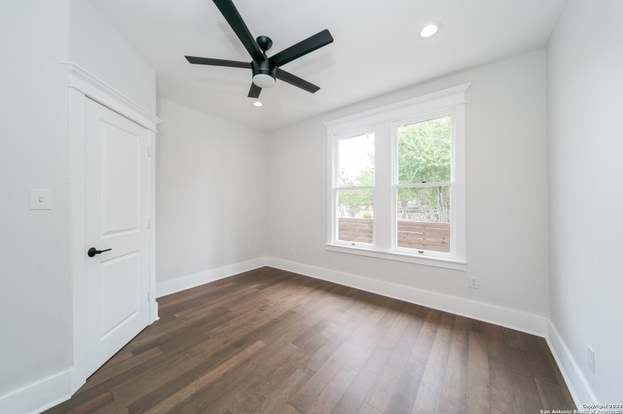 925 Burleson
