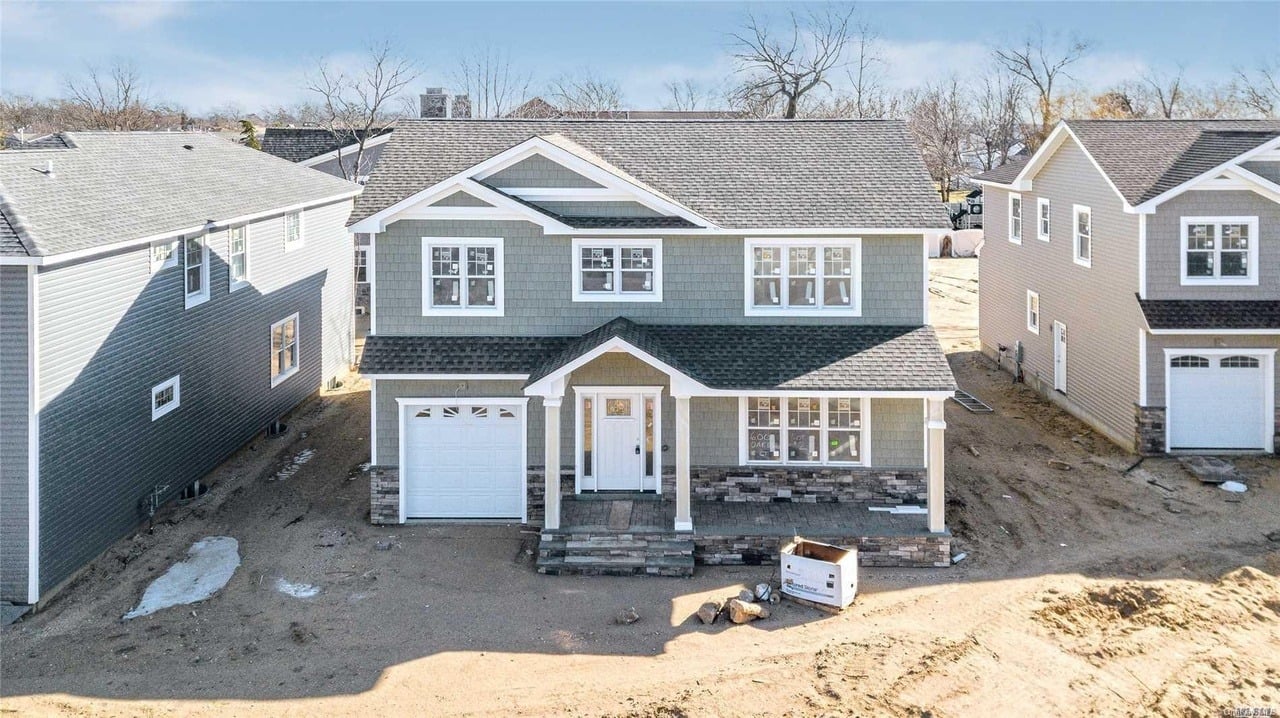 600 Oaktree Ct