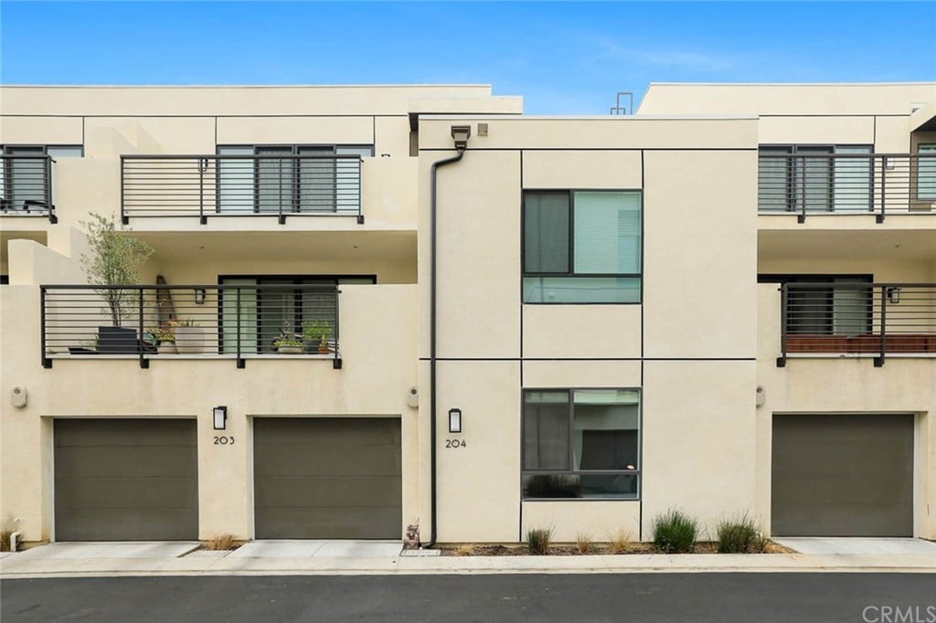 118 S Avenue 50, Unit 204