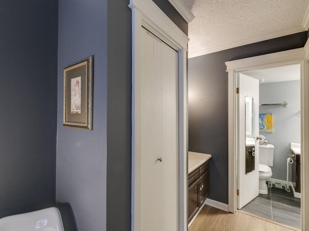 1515 Chesterfield Ave, #205