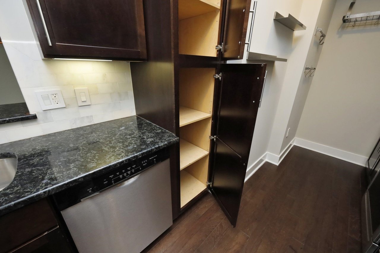 140 W Franklin St #514