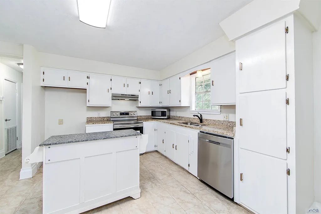 122 W 64th St