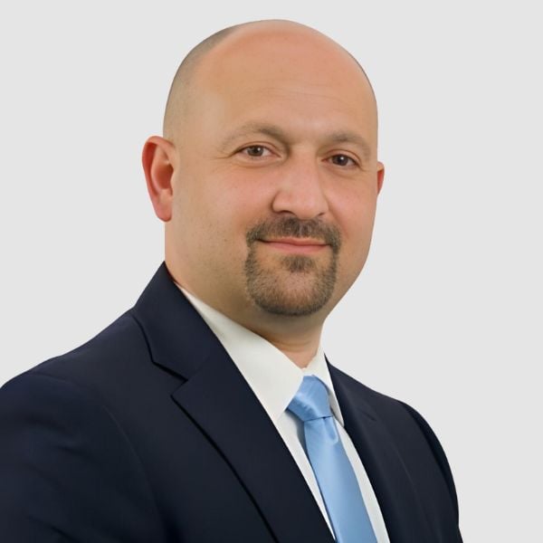 Rasa Hikmat Annandale, VA Real Estate Agent Headshot