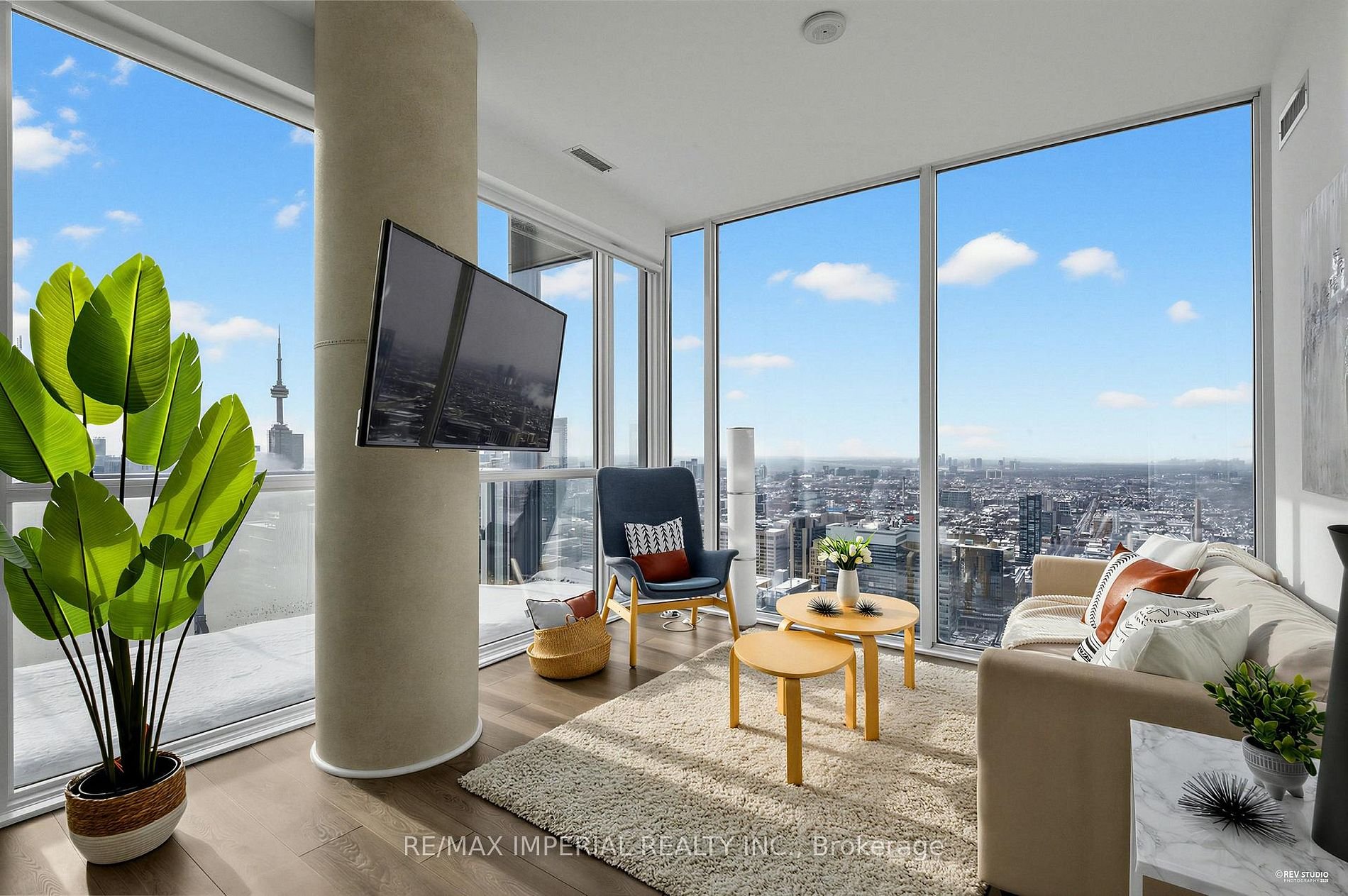 LUXURY SOUTHWEST PENTHOUSE