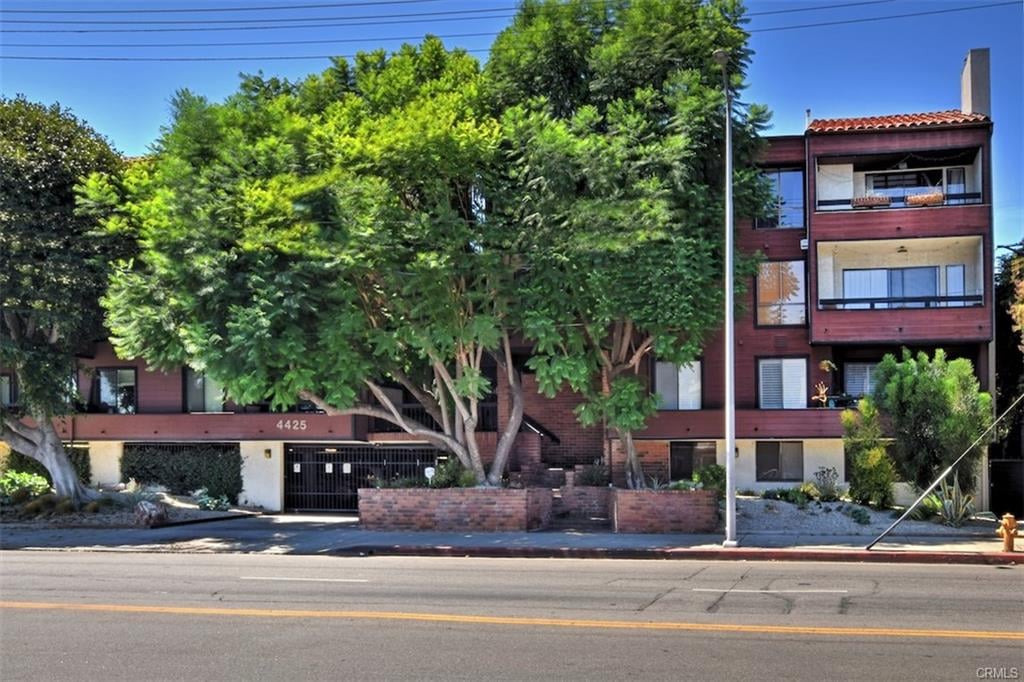4425 Whitsett Ave. #218 Studio City CA 91604