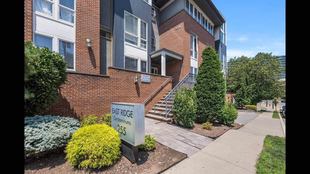 *** SOLD *** Commuters Dream Condo in Cliffside Park!
