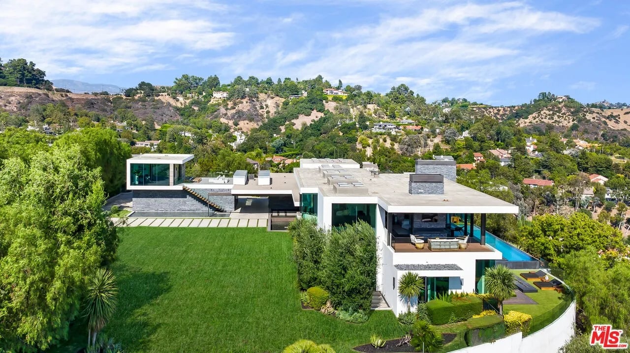 3000 Benedict Canyon Dr