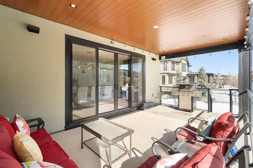 73 N Waters Edge Gdns