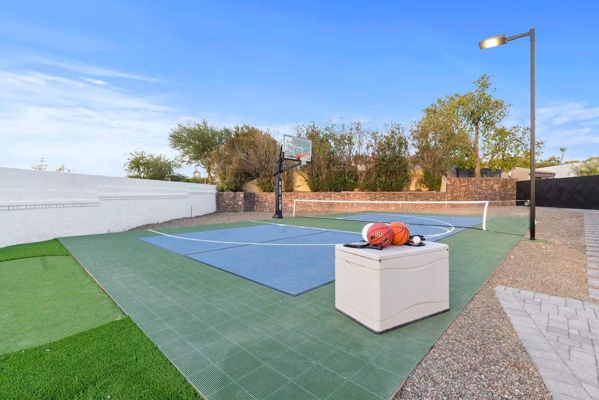 Phoenix Luxury! Pickleball | Free Heated Pool | Hot Tub