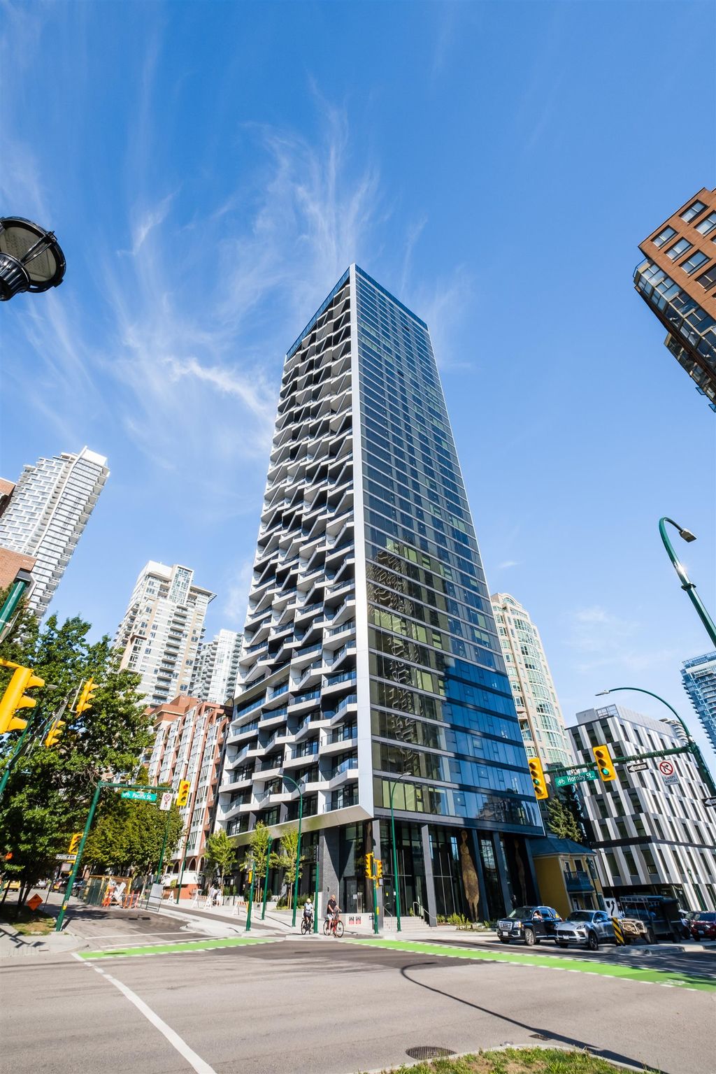889 Pacific St, #706
