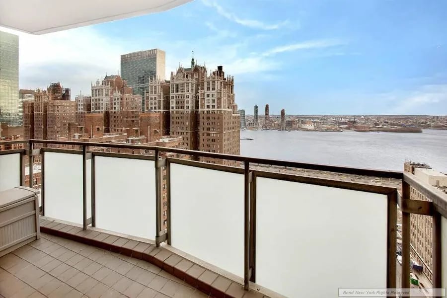 300 East 40th Street Unit: 23F