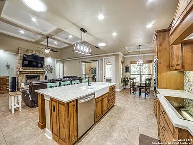 115 Hoskins Trl