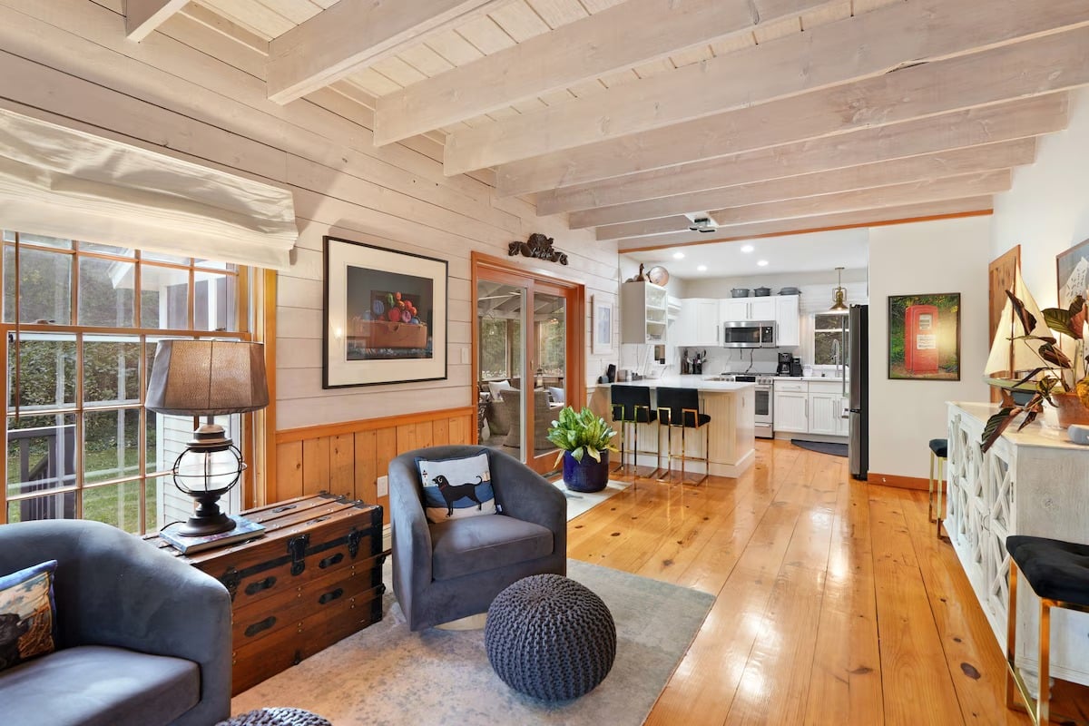 Renovated Oak Bluffs Retreat With Lagoon Access