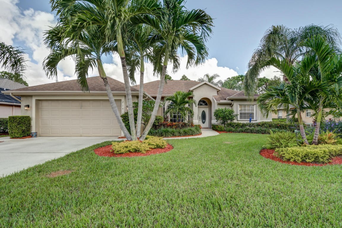 214 SW Fernleaf Trl