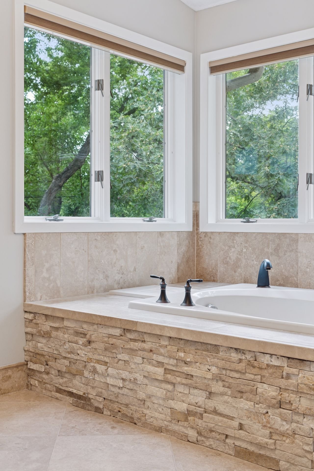 *PENDING* 4516 Vandervork Ave, Edina